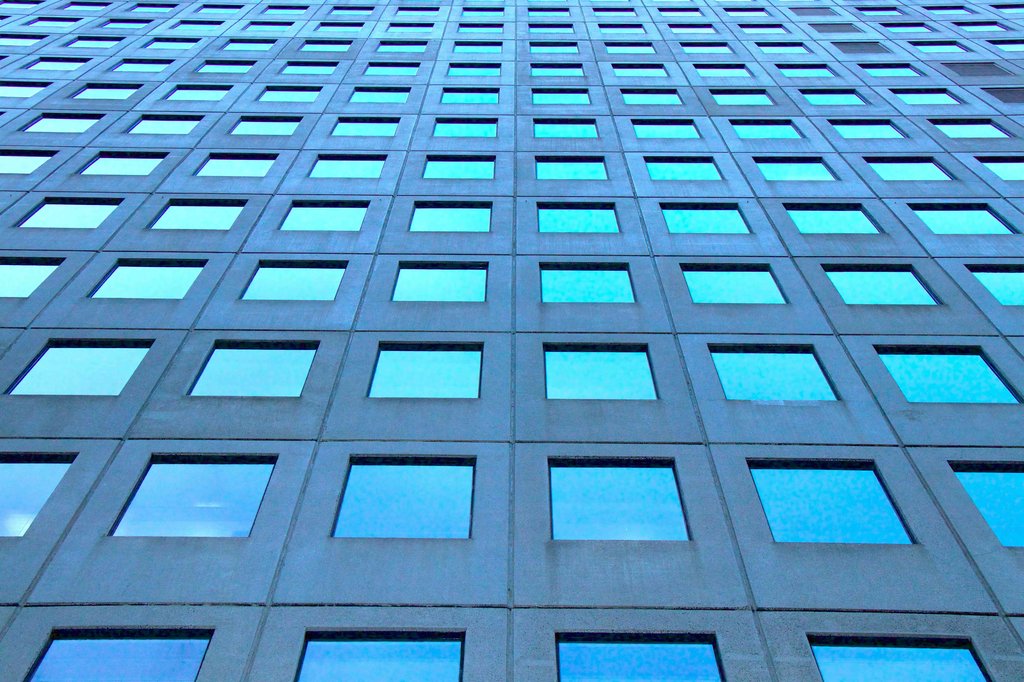 Dedicated Internet Access (DIA) vs IP Transit: Which One Fits Your Network Architecture?